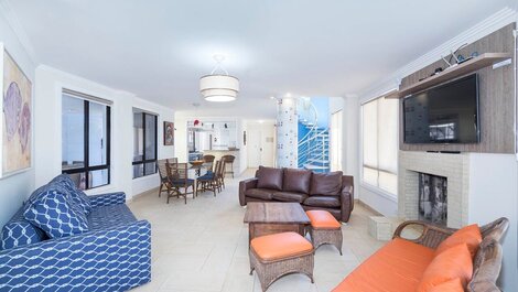 MARAVILLOSA CASA JUNTO AL MAR CON 5 SUITES, PARA HASTA 15 PERSONAS EN BOMBAS