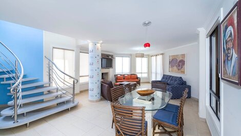 MARAVILLOSA CASA JUNTO AL MAR CON 5 SUITES, PARA HASTA 15 PERSONAS EN BOMBAS