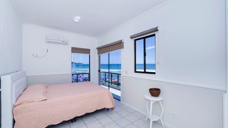 MARAVILLOSA CASA JUNTO AL MAR CON 5 SUITES, PARA HASTA 15 PERSONAS EN BOMBAS