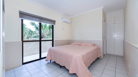MARAVILLOSA CASA JUNTO AL MAR CON 5 SUITES, PARA HASTA 15 PERSONAS EN BOMBAS