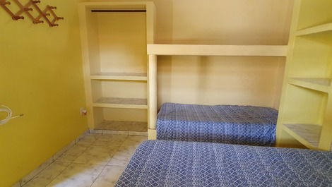 Suite con aire acondicionado para hasta 4 personas en Alcobaça-BA