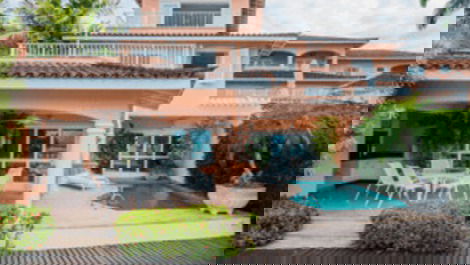 Linda casa com sete suítes, no condomínio Frade