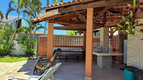 Casa com piscina 3 quartos a 300 metros praia de Guaratuba com WIFFI