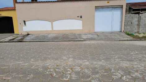 House with pool on Itanhaem beach