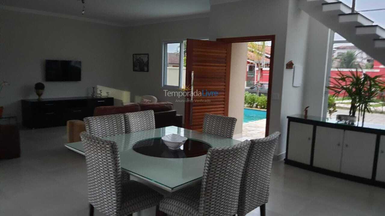 Casa para alquiler de vacaciones em Bertioga (Condominio Morada da Praia)