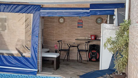 Casa Moderna e Aconchegante, Piscina Aquecida e Lareira a 50 mts Praia