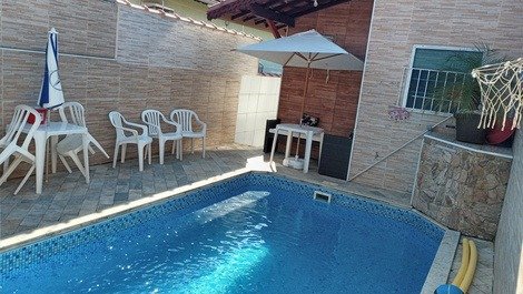 Modern and Cozy House, Heated Pool and Fireplace 50 meters from the Beach