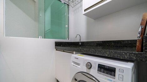 Apartamento 2 quartos sendo 1 suíte 80 metros da praia