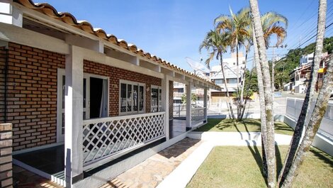 Rental House 4 bedrooms for 10 people | Bombinhas / SC