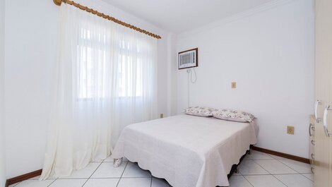 Aluguel Apartamento 04 Dormitórios Vista para o Mar na Praia Bombas SC