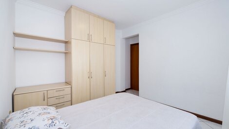 Aluguel Apartamento 04 Dormitórios Vista para o Mar na Praia Bombas SC
