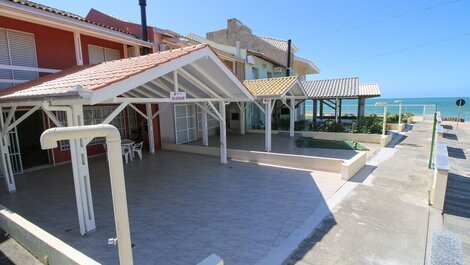 Casa Frente Al Mar En Condominio Cerrado en la Playa Bombas