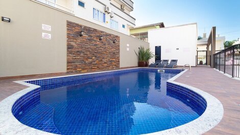 Apartment 2 Bedrooms in a Condominium with Pool in Praia Bombas