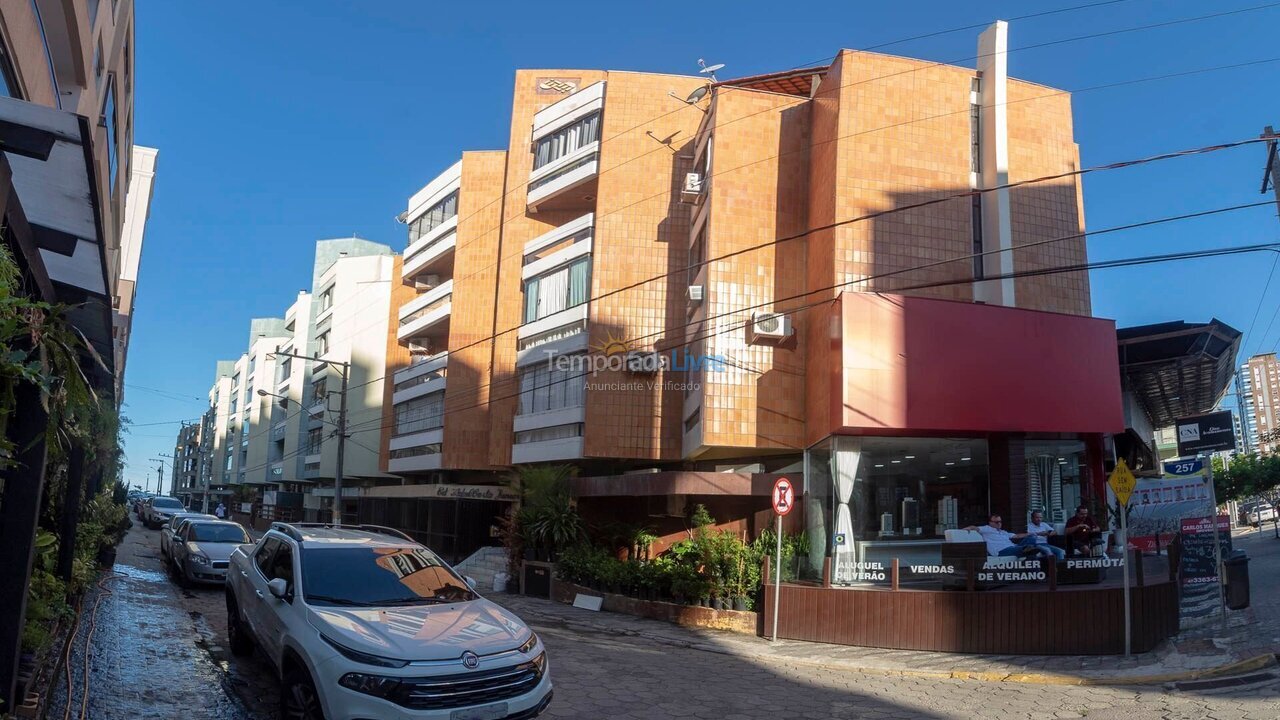Apartment for vacation rental in Itapema (Meia Praia)