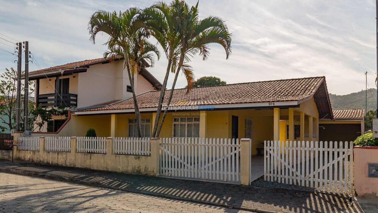 House for vacation rental in Bombinhas (Praia de Bombas)