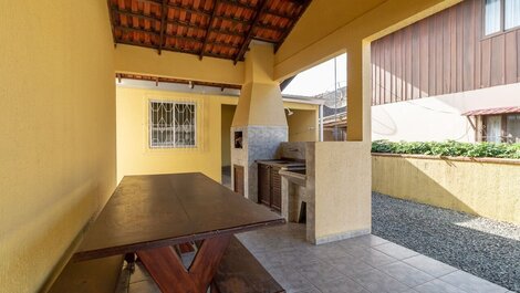 Rent House 2 Bedrooms for 10 People Bombas / SC