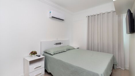 2 Bedroom Apartment for 6 People with Pool Beach Pumps