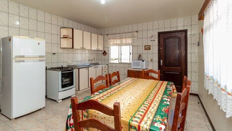 Rent House 2 Bedrooms for 10 People Bombas / SC