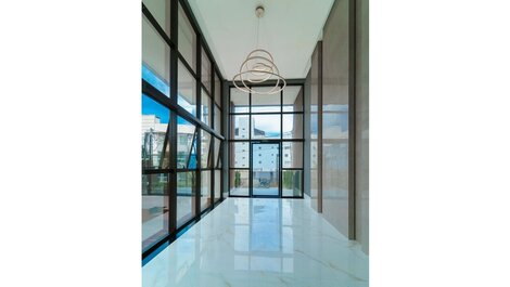 Alquilo Apartamento Dúplex de 3 Dormitorios y 2 Suites con M...