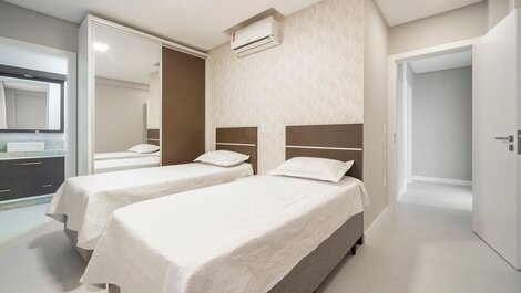Apartment 3 suites with jacuzzi in the center of Bombinhas
