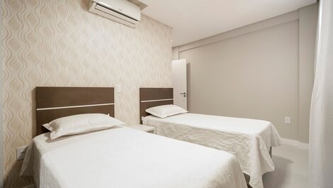 Apartment 3 suites with jacuzzi in the center of Bombinhas