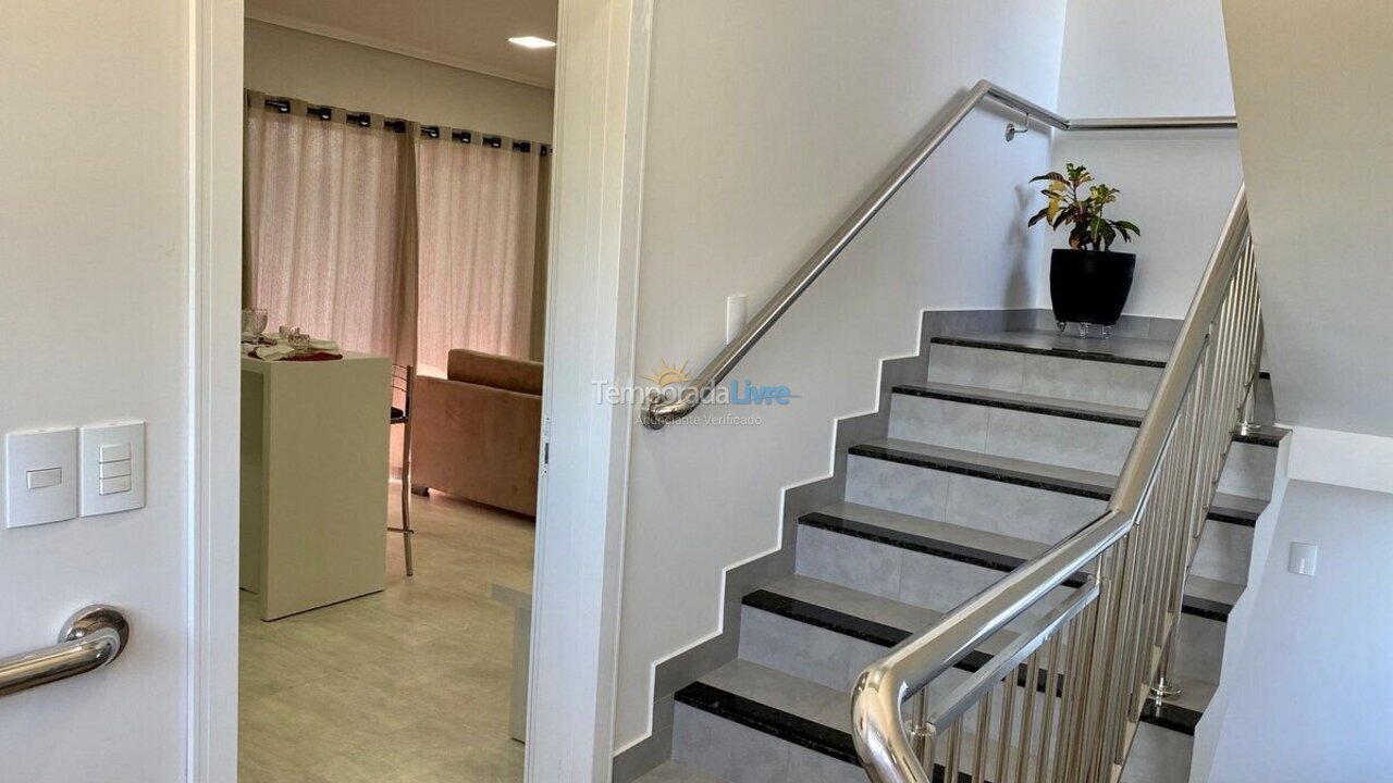 Apartamento para aluguel de temporada em Foz do Iguaçu (Jardim das Laranjeiras)