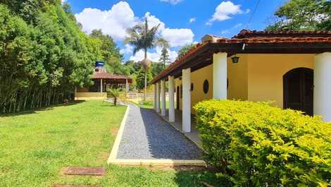 Linda Chácara com Piscina em Ibiúna