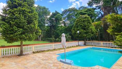 Linda Chácara com Piscina em Ibiúna