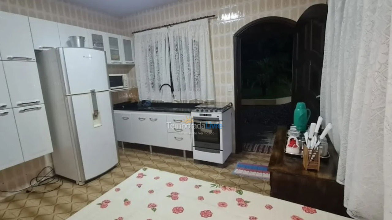 Chácara / sítio para aluguel de temporada em Ibiúna (Bairro da Cachoeira)