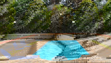 Linda Chácara com Piscina em Ibiúna