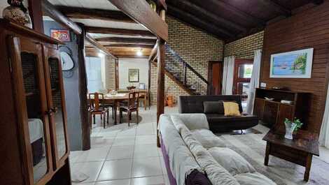 Casa de playa con piscina y jacuzzi grande y acogedor en Praia do Rosa