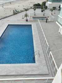 2 piscinas adulto infatil abertas entre  dezembro e março 