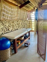 Espaço de academia e massagem 