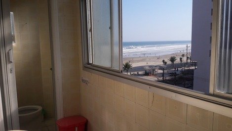 Apartamento Pé na areia com lateral pro mar