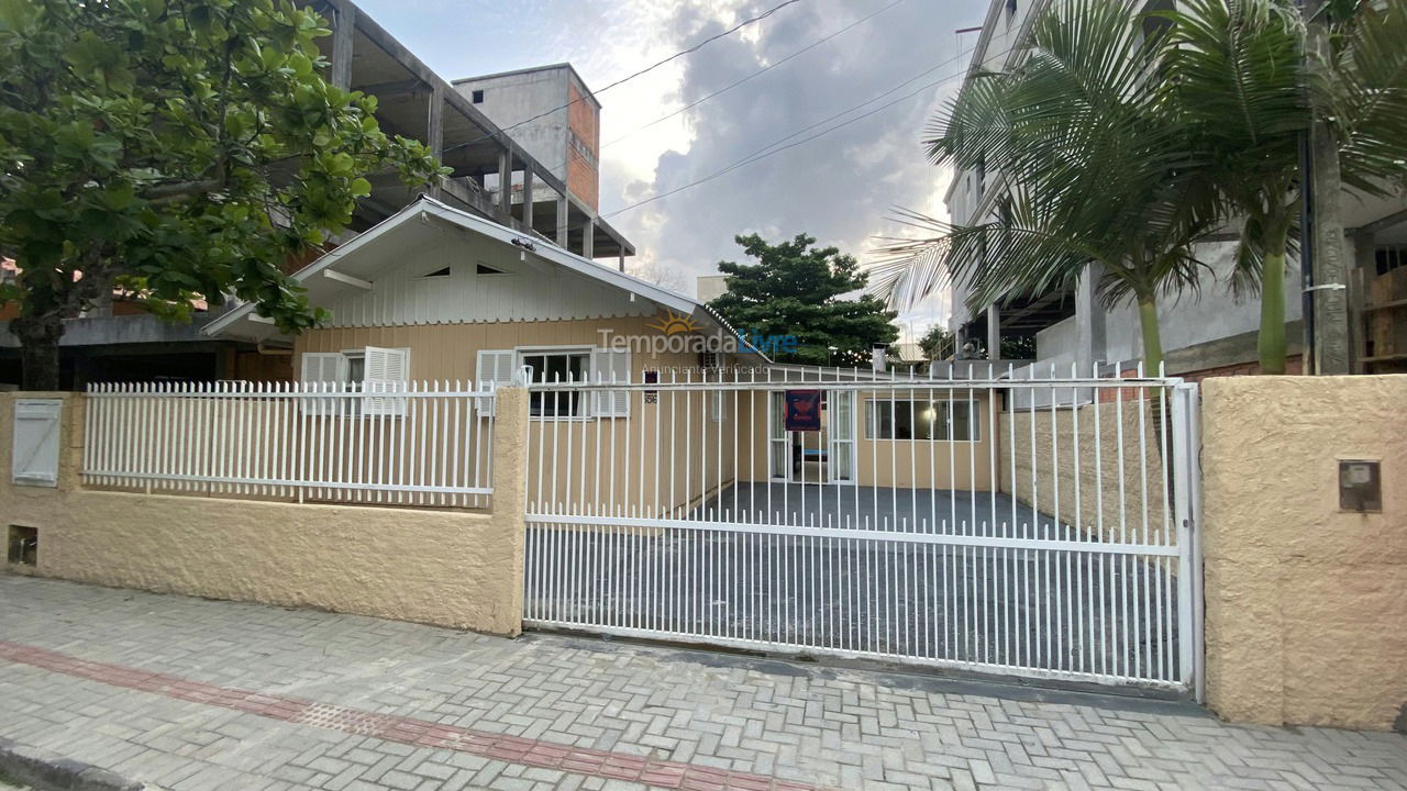 Casa para aluguel de temporada em Bombinhas (Mariscal)