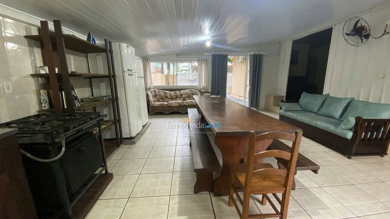 Casa para aluguel de temporada em Bombinhas (Mariscal)