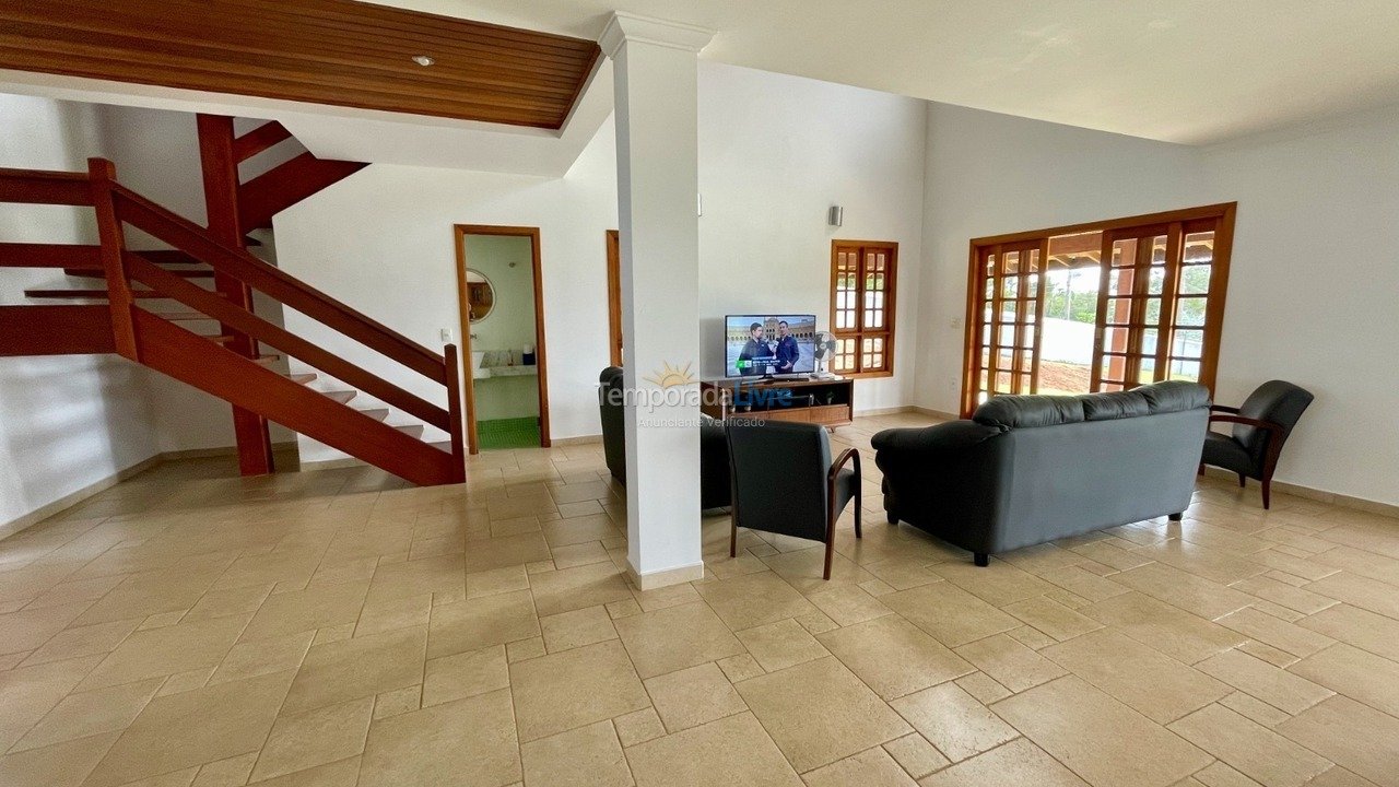 Casa para aluguel de temporada em Piracaia (Condomínio Santa Rita)