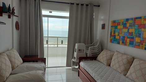 Apto Pitangueiras facing the sea with balcony for 4 people
