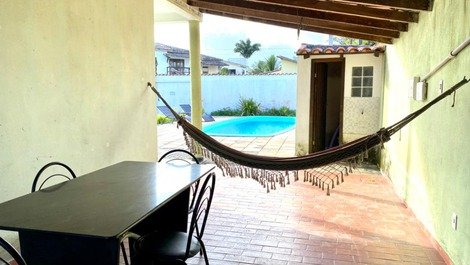4 bedroom house with pool 1400m from the beach
