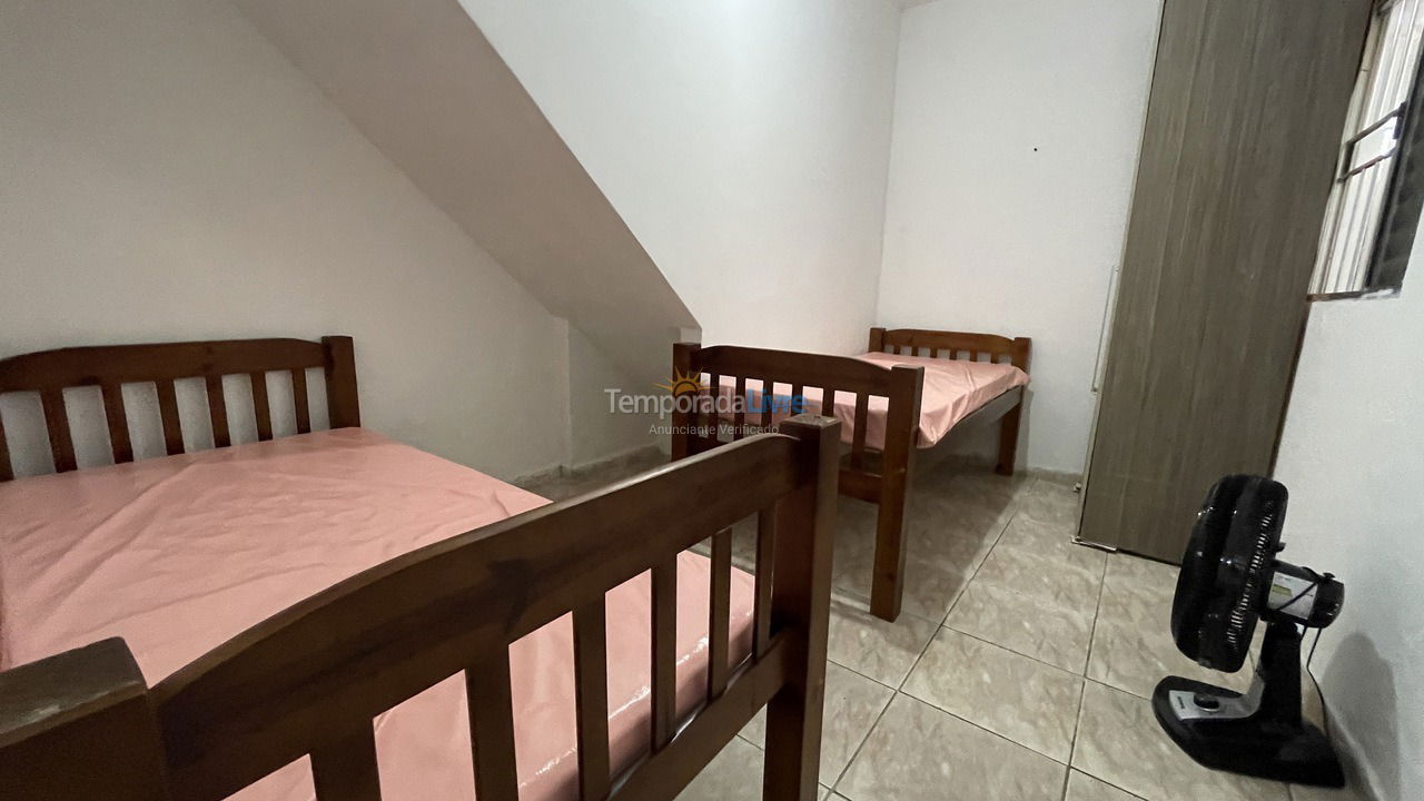 Casa para aluguel de temporada em Praia Grande (Aviação)