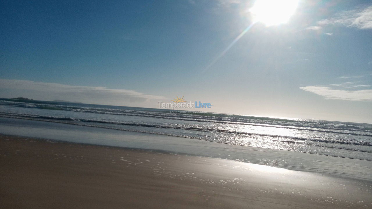 Apartamento para aluguel de temporada em Garopaba (Areias de Macacu)