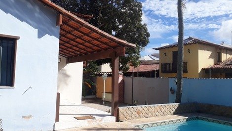 Casa com piscina e independente em Cabo Frio