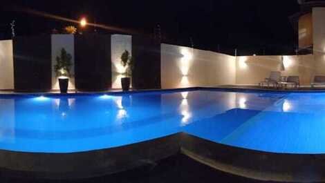 Alquiler vacacional dúplex de lujo en condominio Porto Seguro con piscina