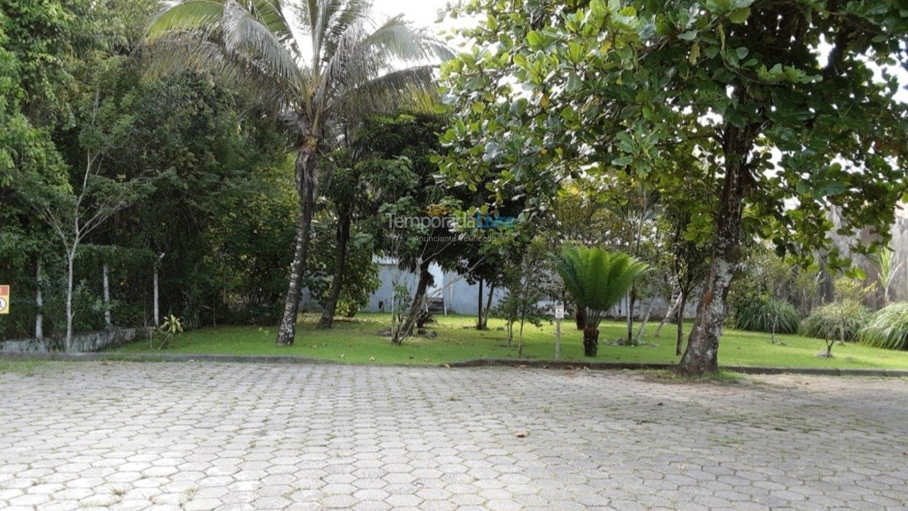 Casa para aluguel de temporada em Caraguatatuba (Praia Massaguaçu)