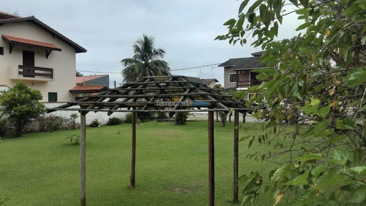 House for vacation rental in Caraguatatuba (Praia Massaguaçu)