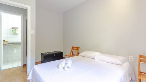 Bedroom and Living Room 300m from Porto Barra Beach