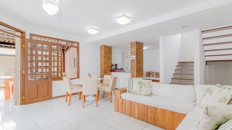 Great House 5 Bedrooms - 170m from the Beach