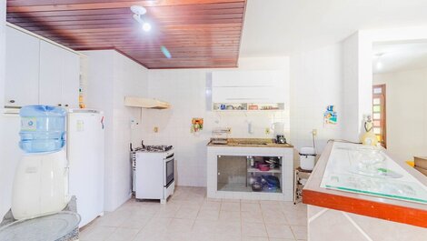 Great 4 Bedroom House - 700m from Guarajuba Beach