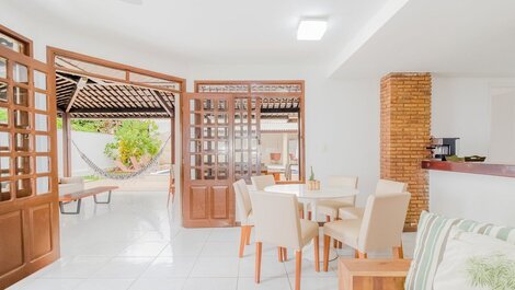 Great House 5 Bedrooms - 170m from the Beach