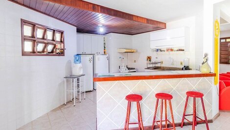 Great 4 Bedroom House - 700m from Guarajuba Beach
